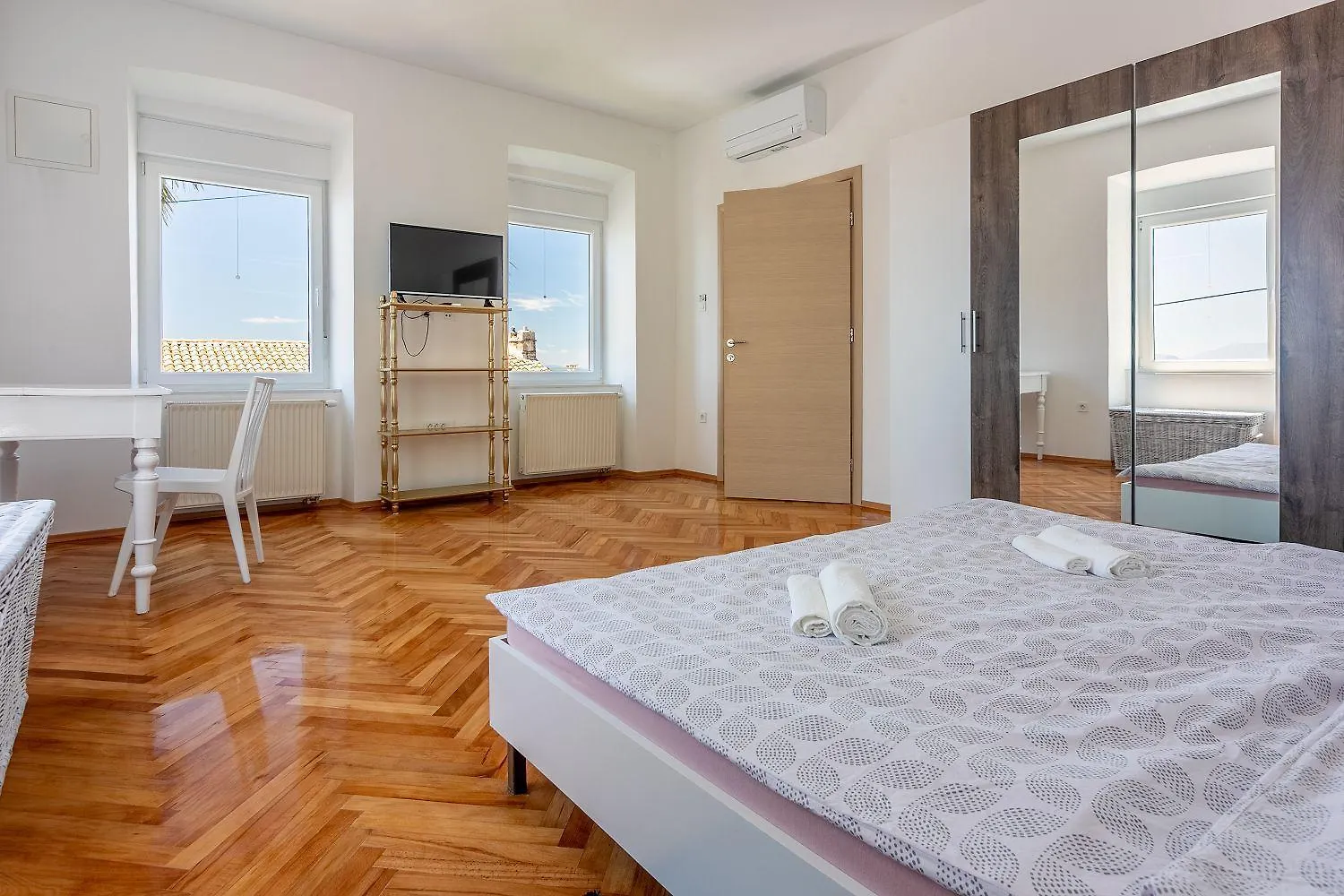 Hundefreundliches Ferienhaus Nur 270 Meter Zum Strand Mit Meerblick, Tischtennis, Grillbereich Crikvenica 0*,  Croatia
